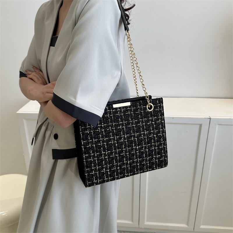 Chic Retro Large Capacity Tote Bag 2023 Summer New Fashion Chain Shoulder Bag For Casual Commute Crossbody