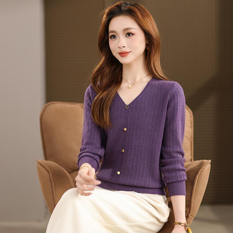 

Women s Stylish Hollowed V-neck Knit Sweater - Long Sleeve Undershirt for Autumn 2025 L: 95-120 jin фіолетовий/глибокий