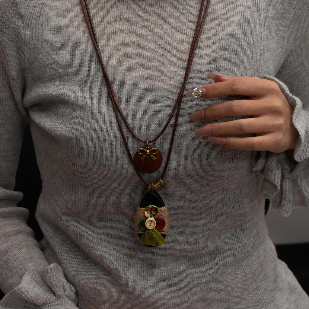 Retro Ethnic Style Necklace, Niche Creative Button Water Drop Pendant, High-End Classic Antique Style Necklace.