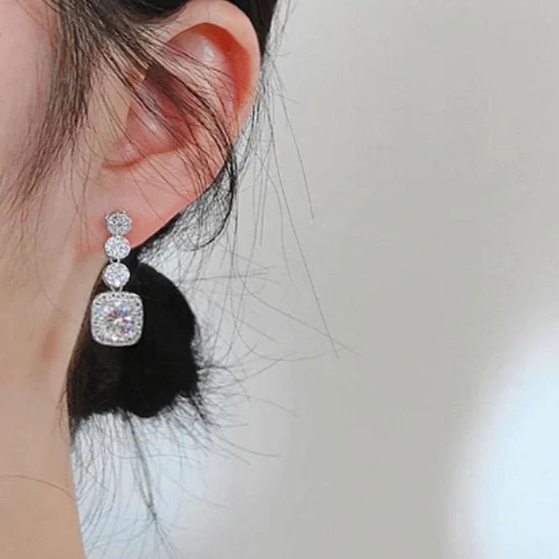 Light luxury and fashionable new geometric square slightly inlaid with diamond earrings, beautiful and super fairy temperament noble earrings women