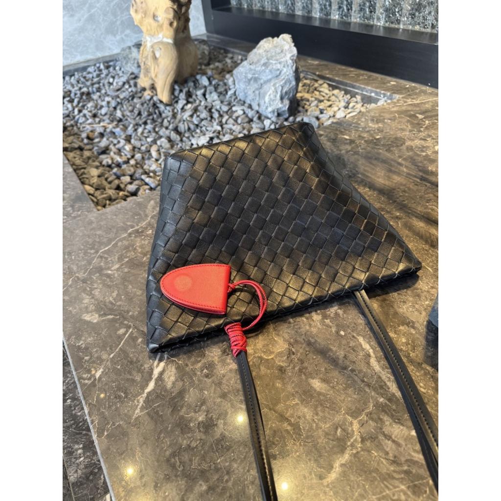 2026 New Leather Women's Bag Sheepskin Woven Bag Commuter Shoulder Tote Vegetable Basket Bag Bucket Underarm Bag Cross-border