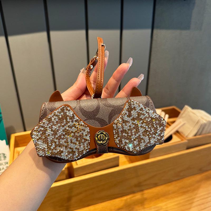 

Клипса для очков со стразами и модный чехол для солнцезащитных очков – Портативный защитный чехол для мужчин и женщин 17.5x7.5cm