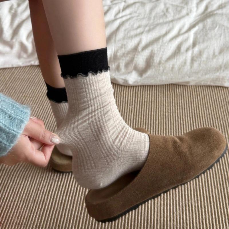 Ladies Fall Fashion New Retro Color Collision Gentle Tube Pile Socks