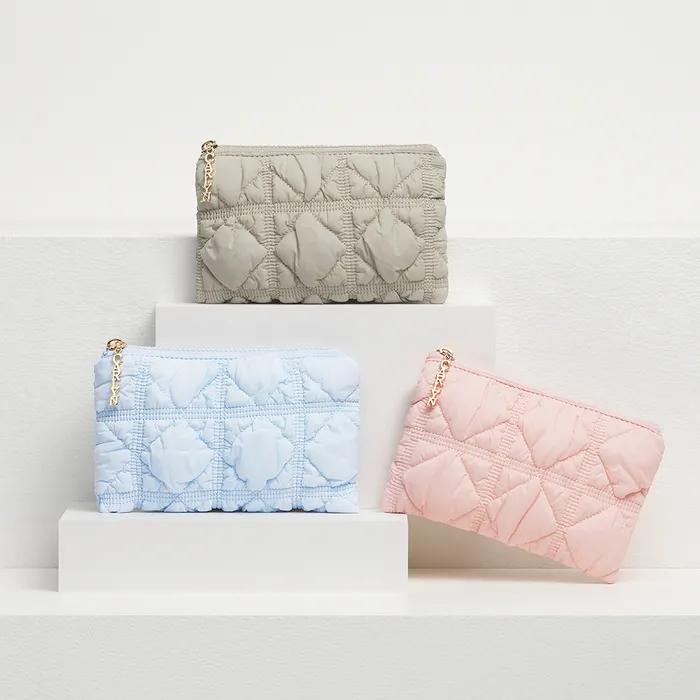 Soft Pouch W71307010