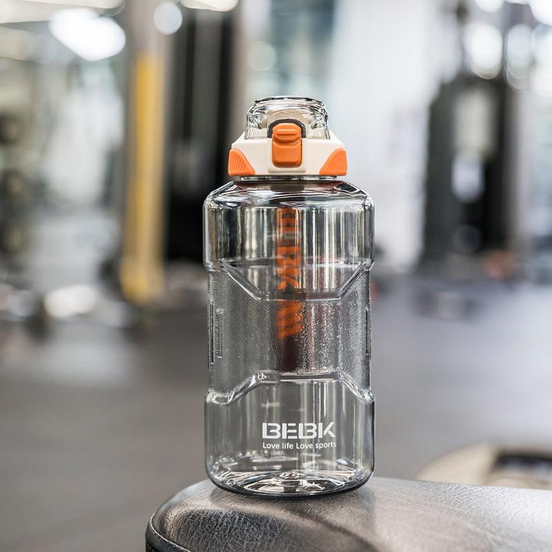 

New Large-capacity Portable Water Bottle with A Spring Lid for Men s Fitness and Sports 1500ml белый