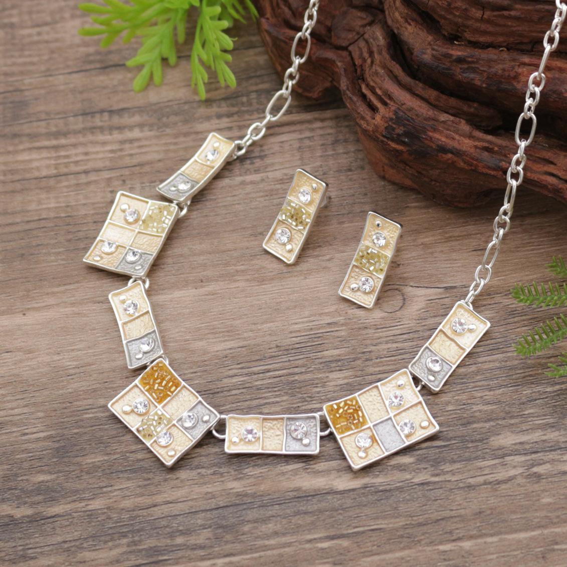 

Новый цветной набор сережек-пусет в виде геометрических квадратов и ожерелья, модное и высококлассное женское универсальное ожерелье