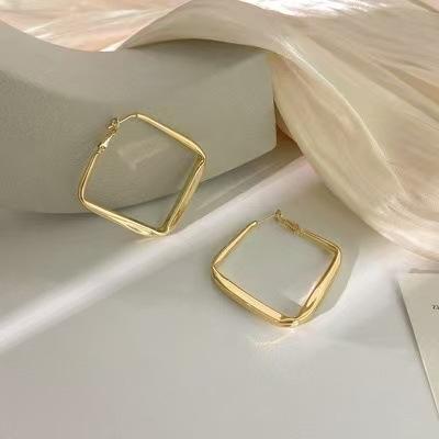 Dumb gold square earrings 1111 new European and American exaggerated stud earrings, high-end sense simple and versatile temperament large earrings