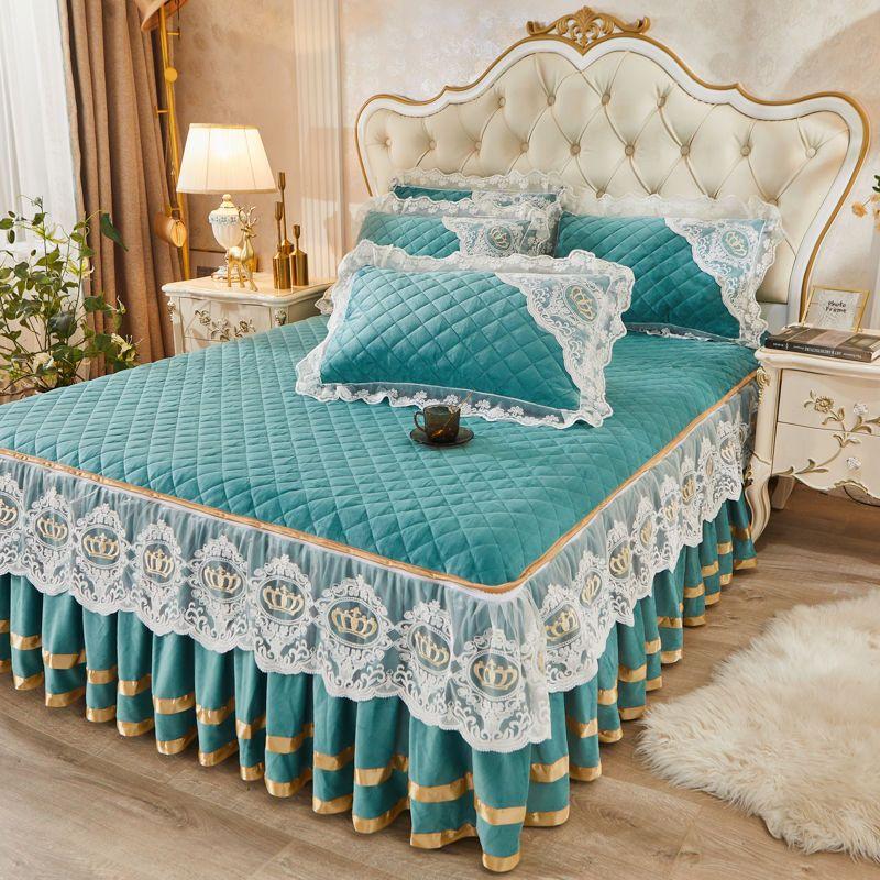 3pcs of Thickened Autumn and Winter Lace Bed Skirt, Crystal Velvet Bed Skirt Lace Bed Cover, Soft and Comfortable, Bedroom and Guest Room Bedding