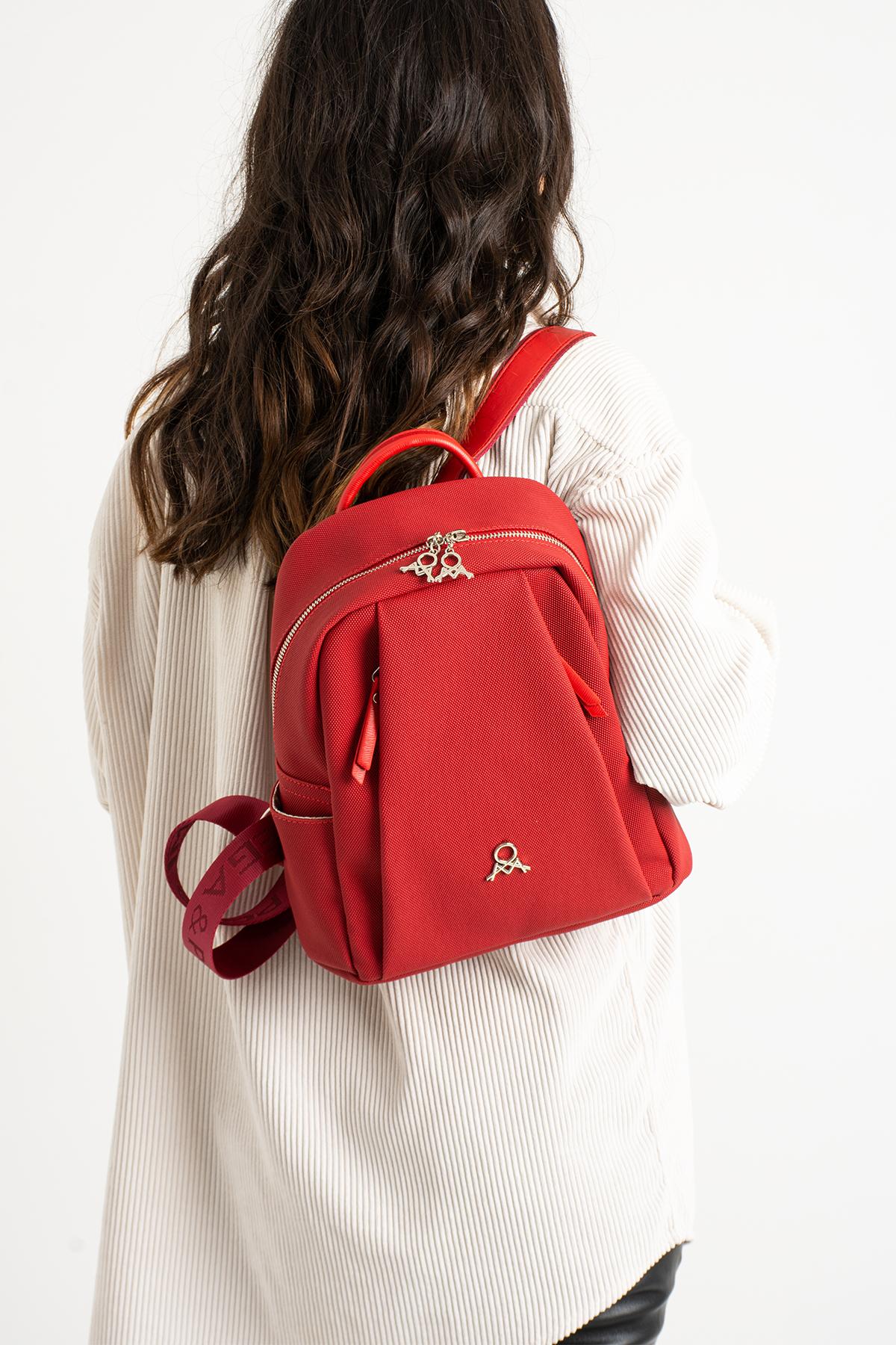 

Женский рюкзак из водонепроницаемой кожи, восемь различных цветовых вариантов VIP