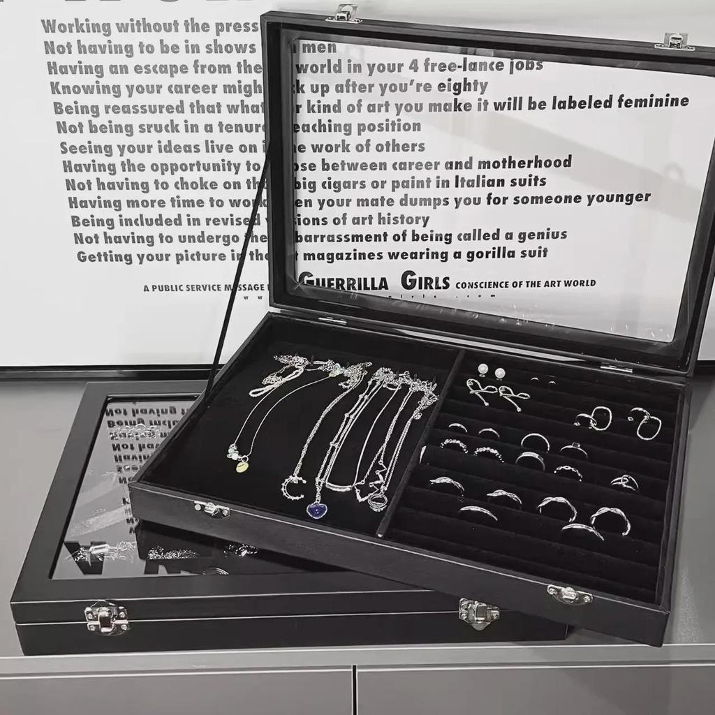 Schwarze Samt-Schmuckschatulle mit Gitter und Deckel - Hochwertige staubdichte Aufbewahrung für Halsketten, Ringe und Ohrringe