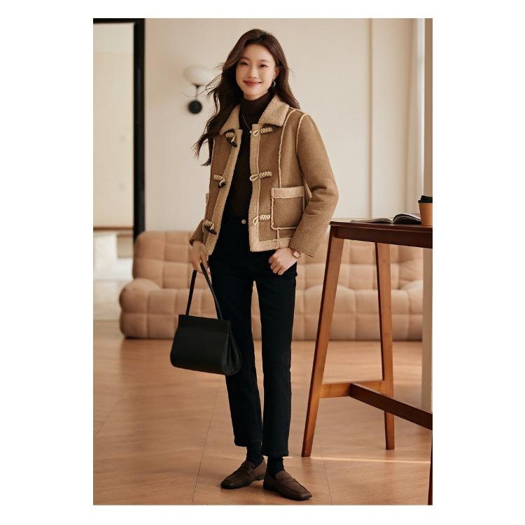 Winterwärme und Stil in einem trendigen, verdickten koreanischen Kurzmantel mit Kunstpelzbesatz, schaffen Sie eine coole und entspannte Atmosphäre.