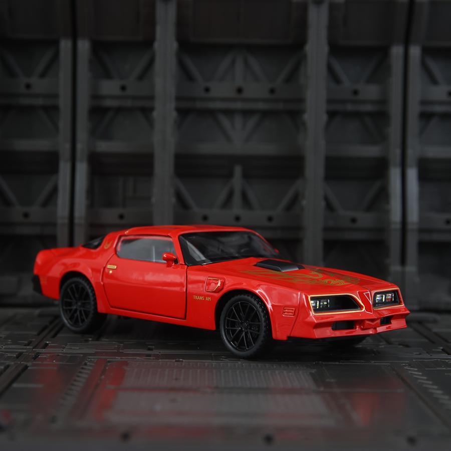 1:32 simulierte Pontiac Firebird Legierungsauto-Modelle Türen auf beiden Seiten, die geöffnet werden können, hat Ton- und Lichtfunktionen