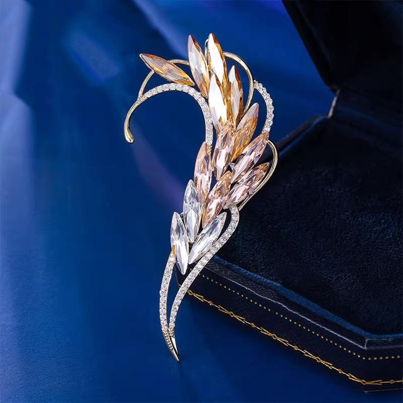 Luxurious and Elegant Tassel Brooch for Women, Fashionable and Graceful Crystal Tassel Brooch