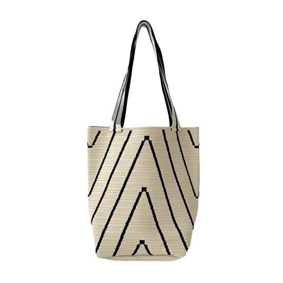 Женская сумка через плечо с волнистой плетеной текстурой контрастного цвета большая вместимость открытый дизайн бежевый 1229₽