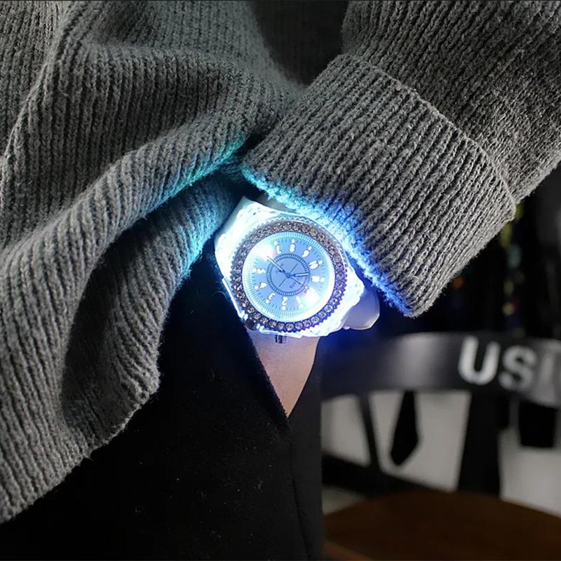 LED Blinkende Leuchtende Uhr Persönlichkeit Trends Studenten Liebhaber Damen Herren Uhren Leichte Armbanduhr