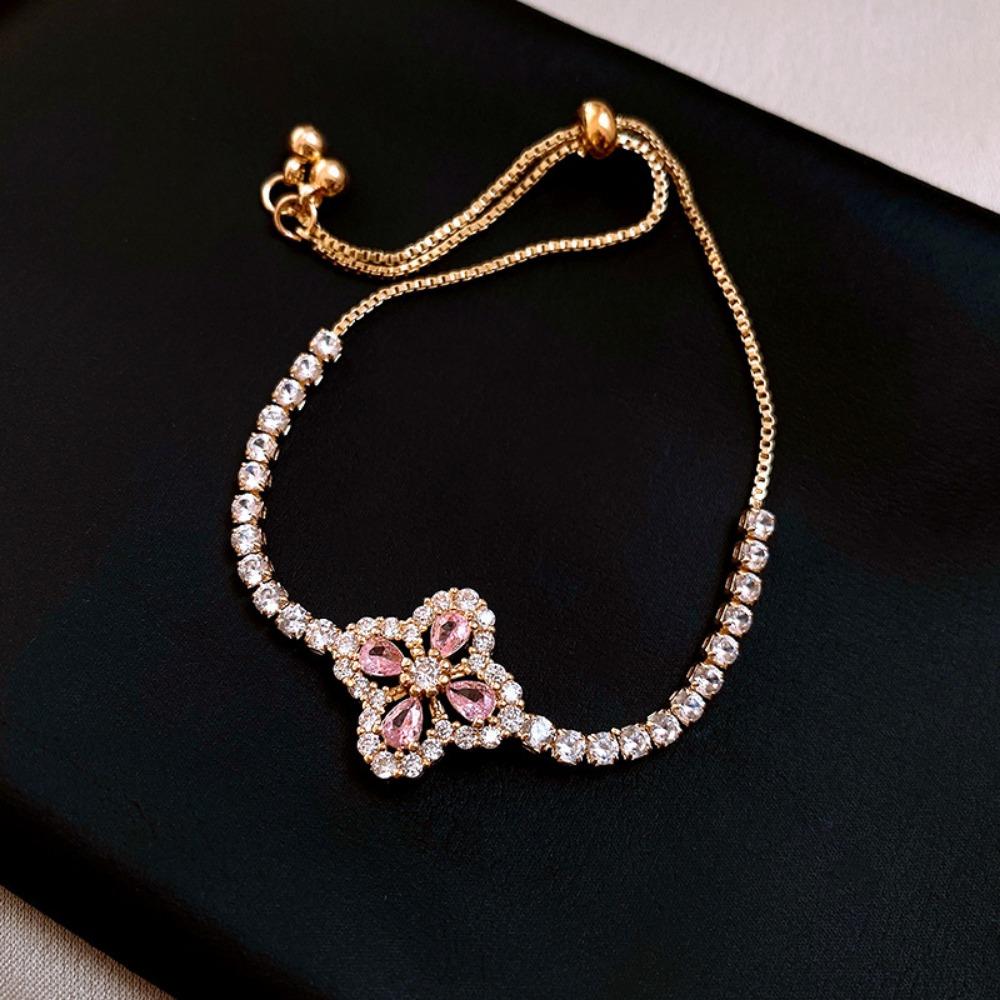 High-end Lucky Four-leaf Clover Bracelet Light Luxury High-end Temperament Hand Jewelry Fashion Design Jewelry