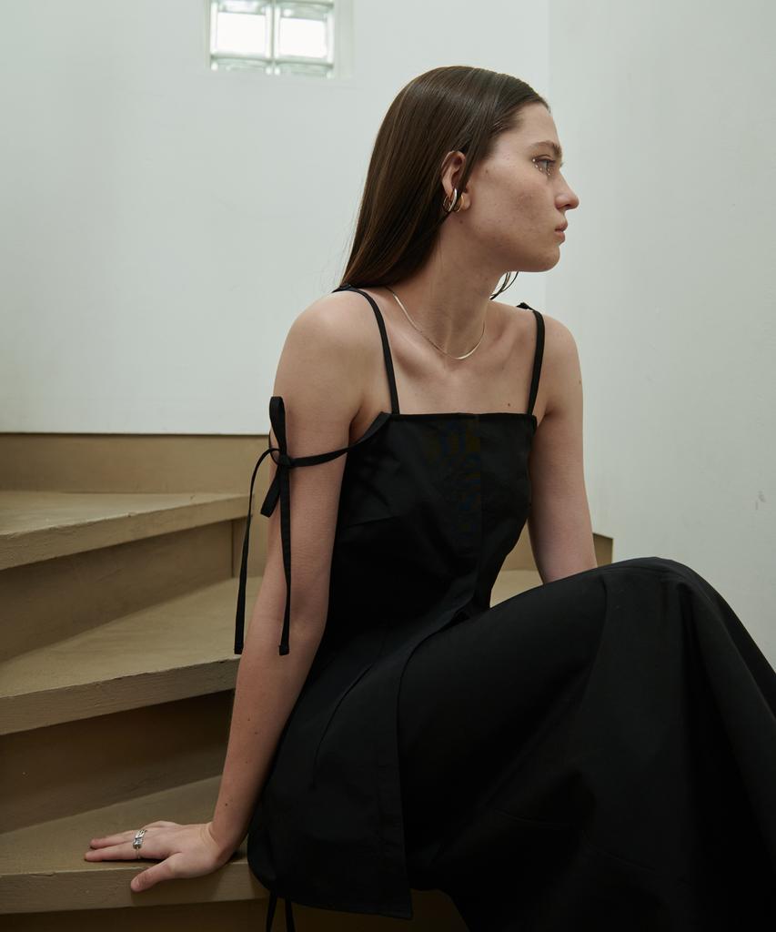 Eonmyuteu Out Seam Detail Camisole Blouse(Black)