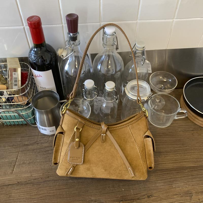 

Women s bag autumn new large-capacity tote bag premium locomotive bag shoulder messenger chain bag bag коричневый