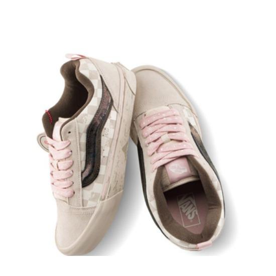 POP MART x Vans Knu Skool Tênis de Skate Unissex Bege Claro VN000EE6H11