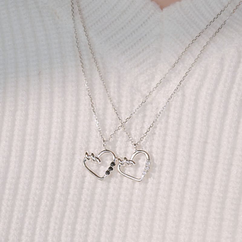 

POSTLUDE [SILVER] KNOT HEART CZ PENDANT N BLACK
