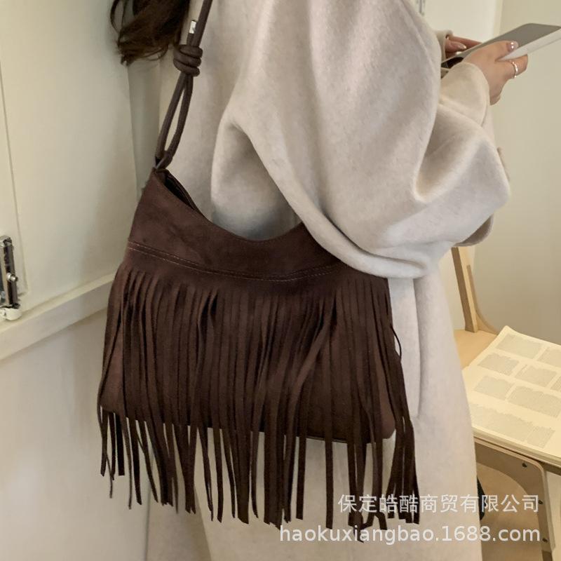 Tassel Retro Bag Women's 2025 New Trendy Fashion Versatile Popular Suede Shoulder Bag Commuter Messenger Bag