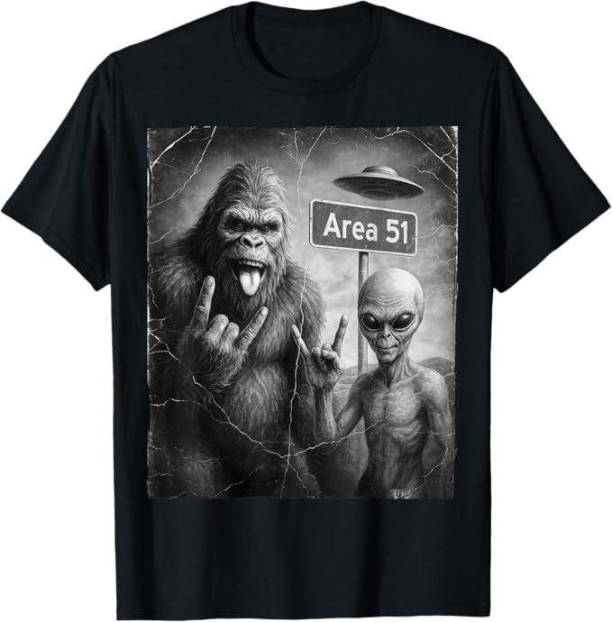 UFO & Rock On Area 51, Bigfoot and Alien Vintage Sasquatch T-Shirt S разноцветный