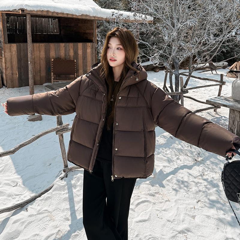 

Зимние новые короткие пуховые вещи на хлопковой подкладке, маленькие теплые вещи на хлопковой подкладке, куртки на хлопковой подкладке, модные утепленные куртки с капюшоном M темно-коричневого