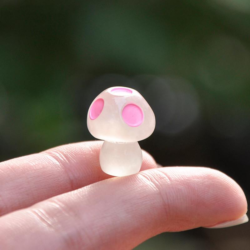 

5Pcs Mini Luminous Mushroom Home Decor Moss Landscape Ornaments Glowing Potted Ornament Miniature Gardening Fairy Garden 5Pcs