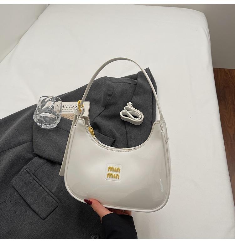 

Fashion niche patent leather underarm small bag women s 2025 new high-end commuter handbag shoulder messenger bag білий