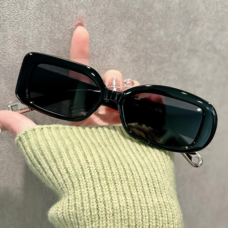 Retro small square sunglasses for both men and women, with a high-end look and a slimming effect on large faces