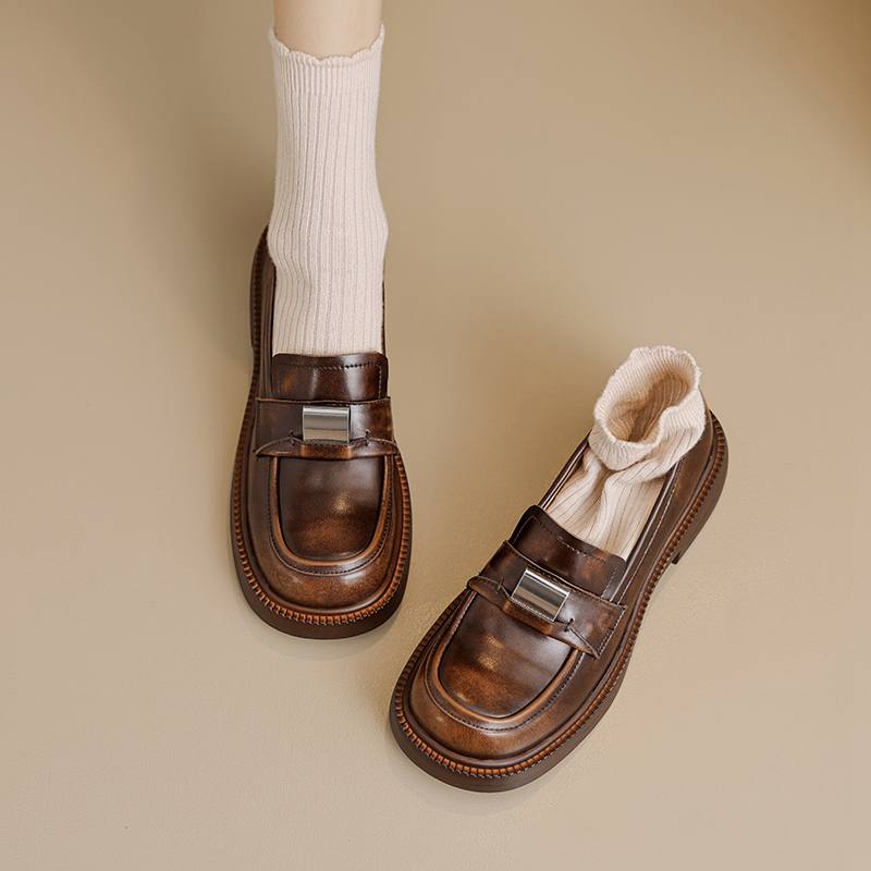 Krazing Pot Piele de vaca Varf rotund Fund gros Pantofi de primavara Brogues Inchideri metalice Platforme Femei Pompi