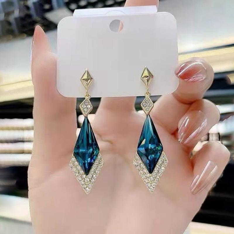 Fashion Geometric Bow Flower Pearl Earrings Women'S Premium Versatile Small Fragrant Wind Earrings
