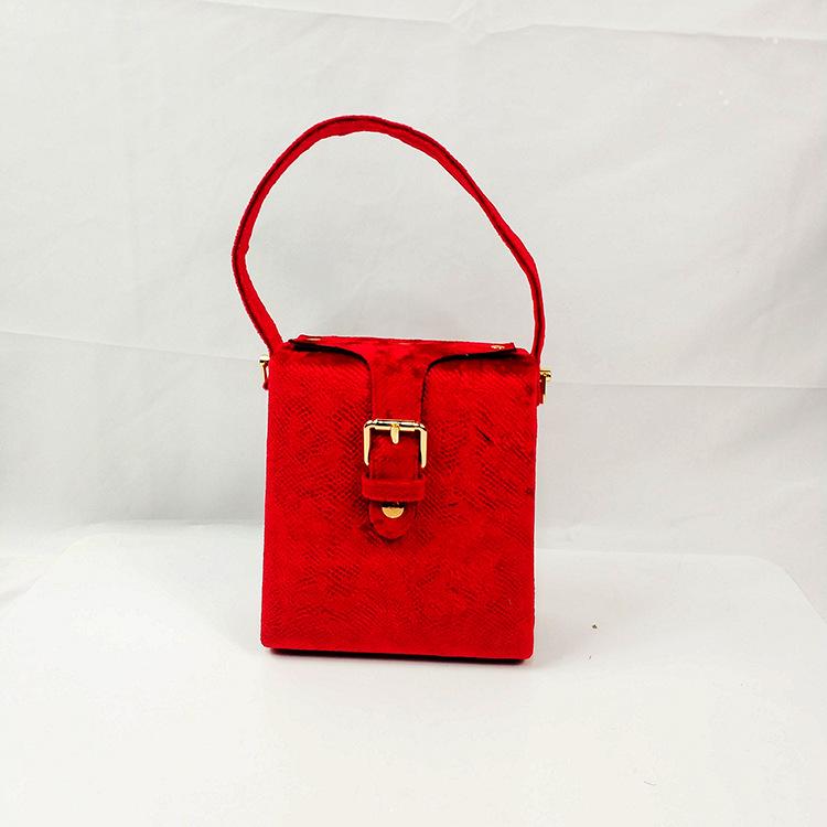 

Ретро маленькая сумка феи девушка 2019 осень и зима на новой корейской версии с замком бархатная маленькая квадратная сумка шикарная цепочка на плечо красный