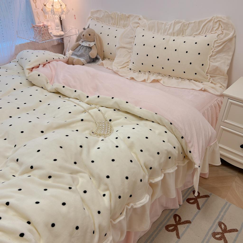 Sleepy Japanese Cream Wind Milk Velvet Lace Bedding Four Piece Set