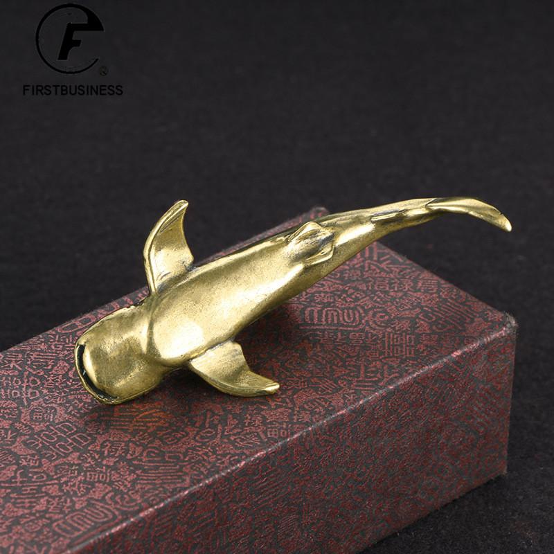 Metal Pirinç Köpekbalığı Figürleri Vintage Deniz Hayvanı Küçük Heykeli Masaüstü Süsler Ofis Süslemeleri El Sanatları Aksesuarları Çocuk Hediyeler