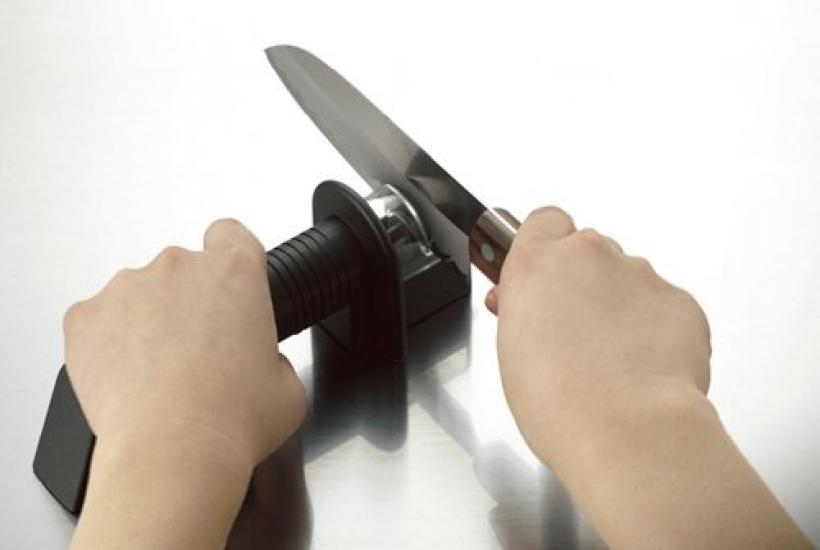 Kyocera Ascuțitor cu role Ascuțitor manual pentru cuțite Piatră de ascuțit ceramică fină Mișcare reciprocă înainte și înapoi de aproximativ 10 ori Ascuțire grosieră