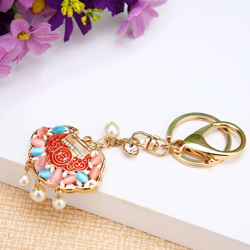 Exquisite Rhinestone Bear Keychain Pendant for Women - Cute Gift for Bag Accessory