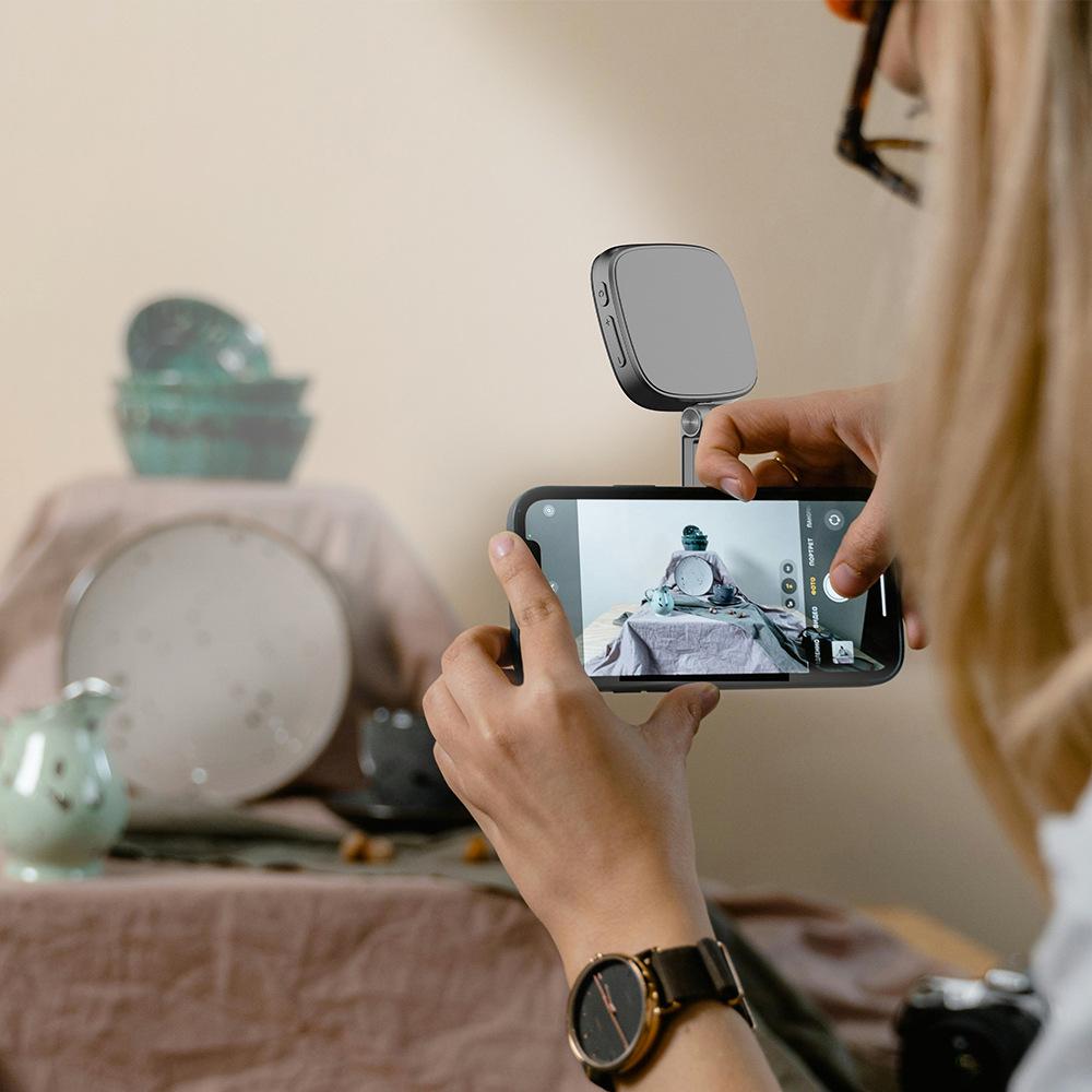Portable Magnetic Selfie Fill Light for Outdoor Mobile Photography