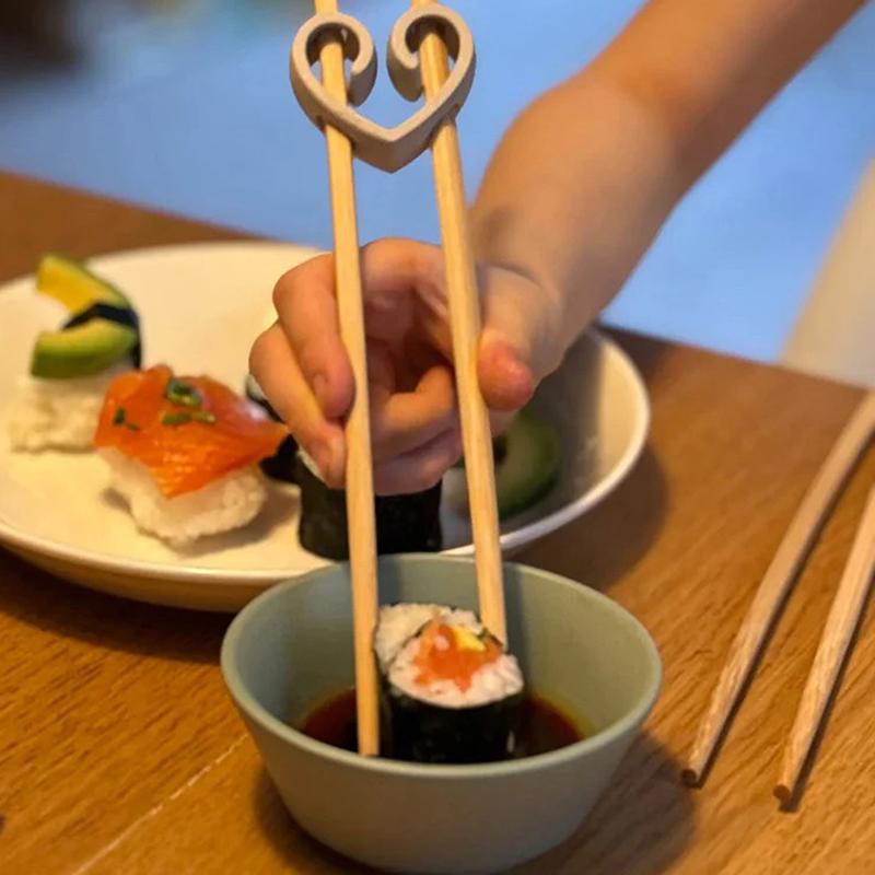 Heart-Shaped Reusable Chopsticks Helper For Adults Kids Chopstick Training Aid Non-Slip Chopstick Hinges Connector