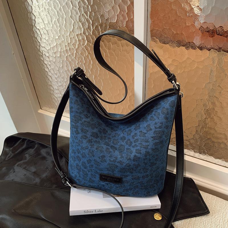 Sommer neue vielseitige Eimer-Tasche mit Leopardenmuster, Nischen-Retro-Umhängetasche, lässige Pendler-einfache Messenger-Tasche