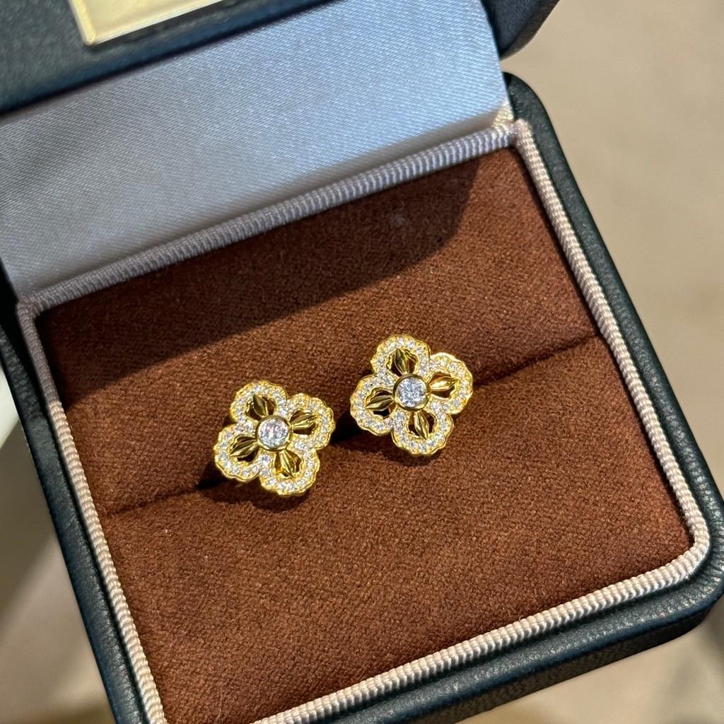 

Четырехлистный клевер Алмазный пестик с серьгами-пуссетами с бриллиантами Имитация текстуры золота 24 карата Полный богатства и удачи Для повседневной носки