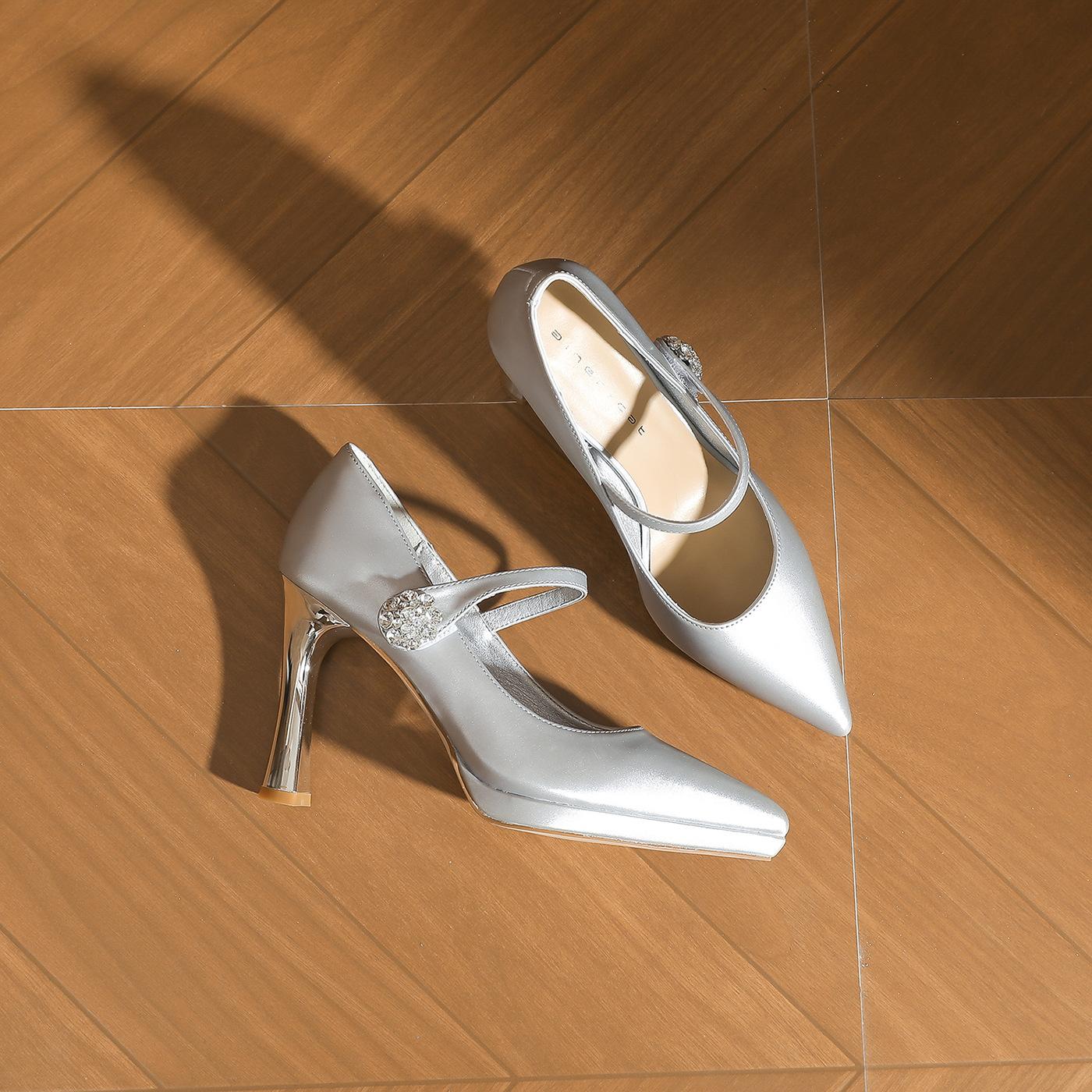 

10522 [sheepskin] high heels women s thick heel 2025 new pointed Mary Jane shoes silver waterproof table shoes 39