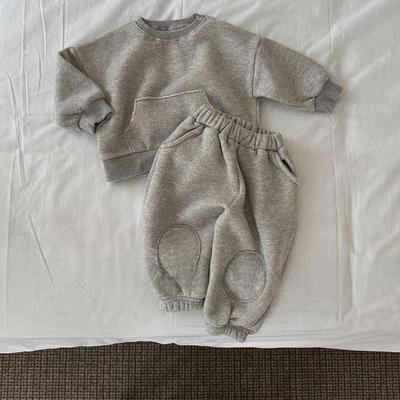 Kinder Koreanischer Winterfleece Zweiteiler: Stilvoller Patchwork-Pullover & Lässige Hose