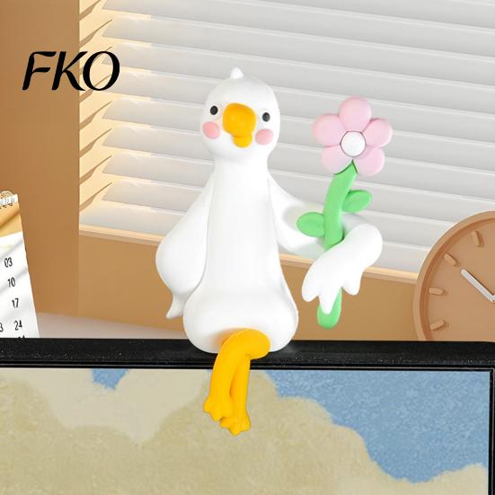 Small Space Decoration Resin Duck Decor for Desk Car Dashboard TV Monitor, Mini Colorful Figurine Figurine, Cute Holding Flower Ornament, Playful Gift
