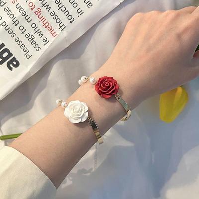 Korejský styl náramek s červenou růží a imitací perel pro ženy lehký luxusní květinový motýl nastavitelný manžetový náramek svatební šperky