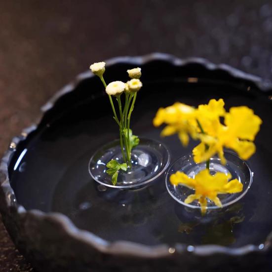 Floating Flower Stem Holder Clear Floating Floral Arrangement Holder Dynamic Rotation Flower Holder Bowl for Fish Tanks Table Decor