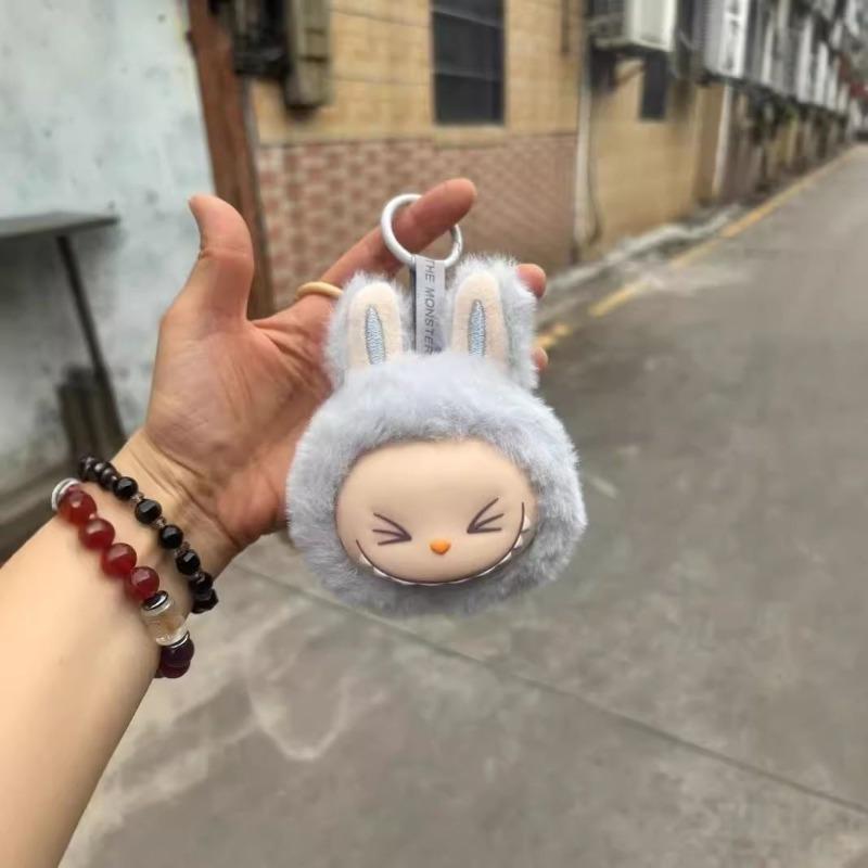 Labubu lite hode melon anheng leke søt tegneserie personlighet kreativ dukke vinyl nøkkelring dukke for venner feriegave kawaii