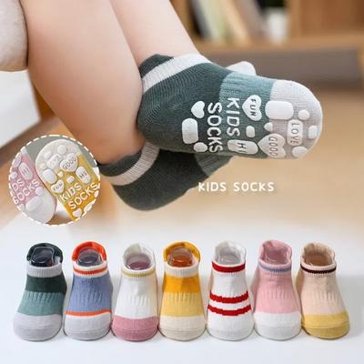 5 párů Stripe Dot Baby Socks Letní měkké Batole Dětské Krátké ponožky Absorpční podlahové ponožky s dávkovačem lepidla pro 0-5 let