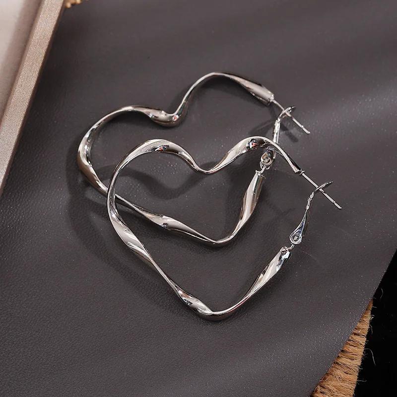 1Pair Big Hollow Heart Pendant Hoop Earring Women Fashion Exaggerated Heart Design Earring Cuff for Gir Jewelry Gift