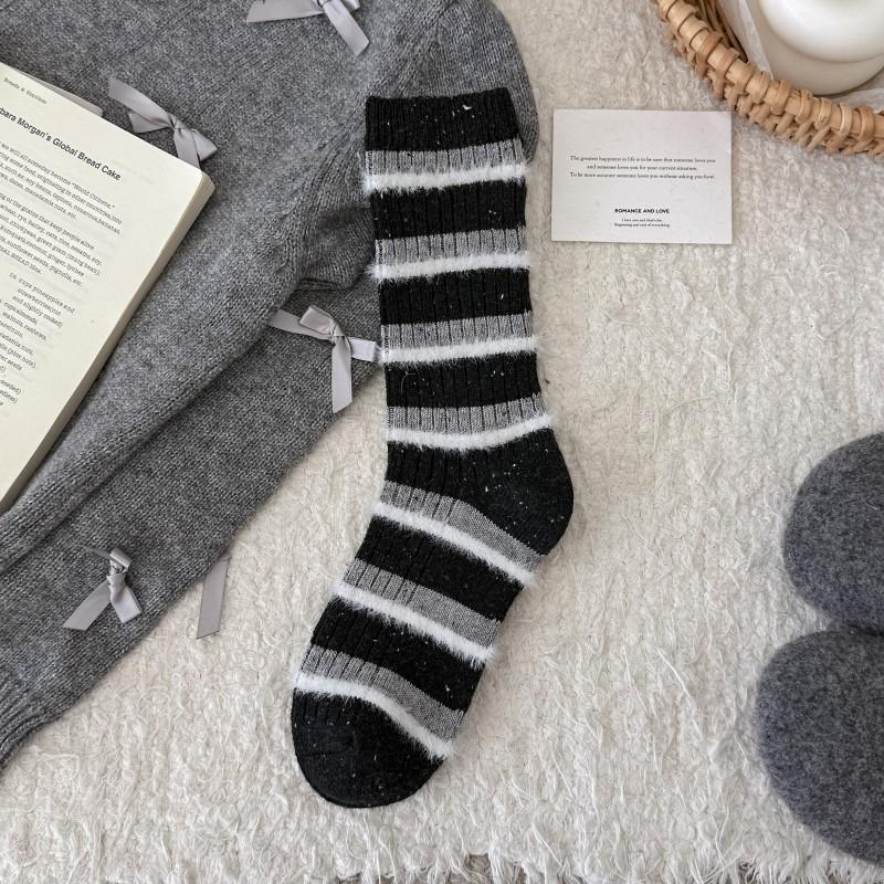 Women's Autumn and Winter Warm Thickened Striped Thick Line Boneless Wool Medium Tube Pile Socks